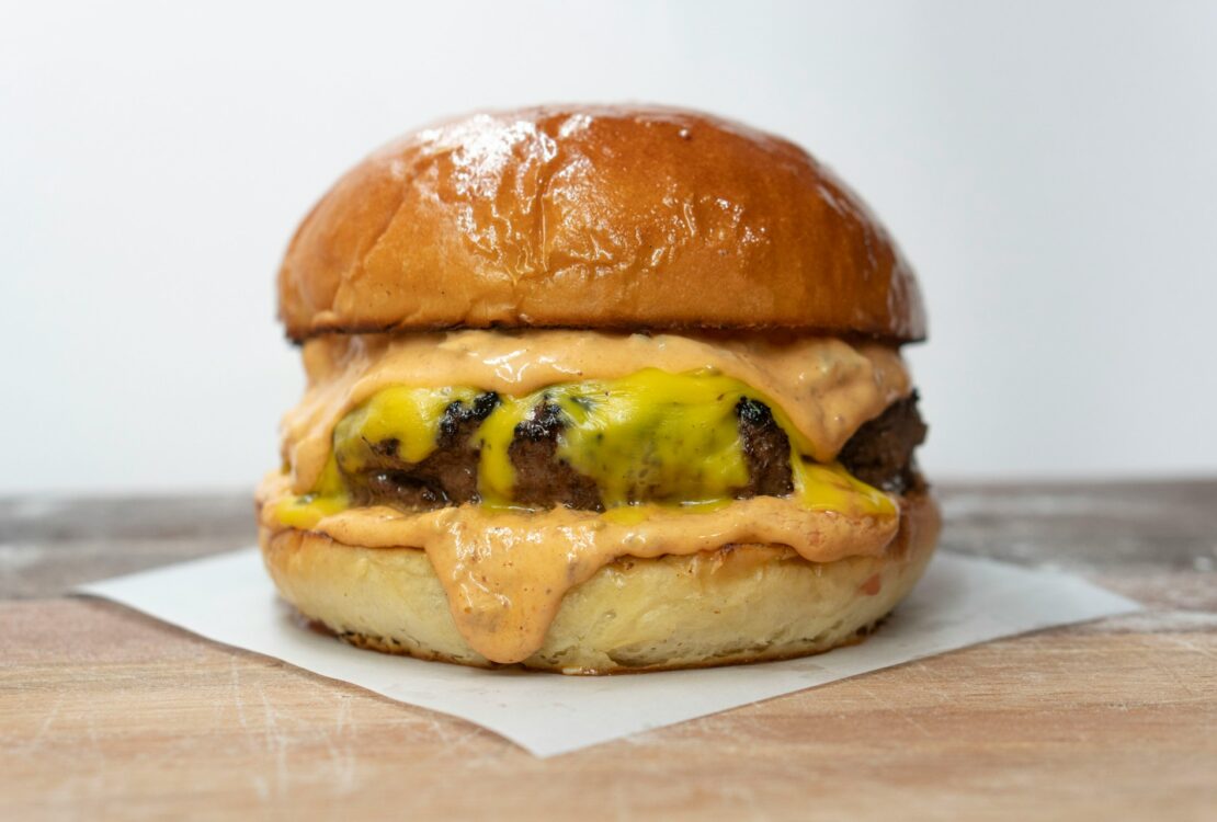 Legjobb sajt és burger párosítások – Ízorgia a zsömlében