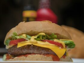 Történetek a ketchupról és a mustárról: hogyan lettek ikonikus hamburger-kísérők?