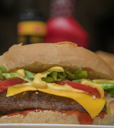 Történetek a ketchupról és a mustárról: hogyan lettek ikonikus hamburger-kísérők?