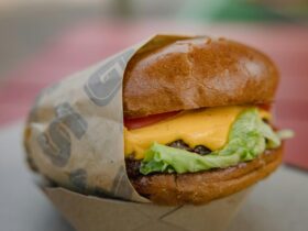 A sajtok királya: cheddar, gouda, mozzarella – melyik a legjobb burgerbe?