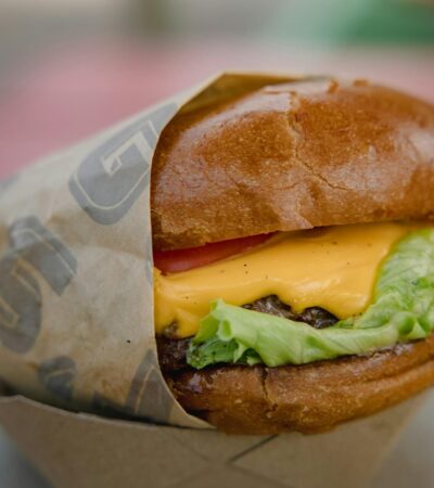 A sajtok királya: cheddar, gouda, mozzarella – melyik a legjobb burgerbe?