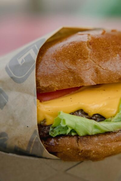 A sajtok királya: cheddar, gouda, mozzarella – melyik a legjobb burgerbe?