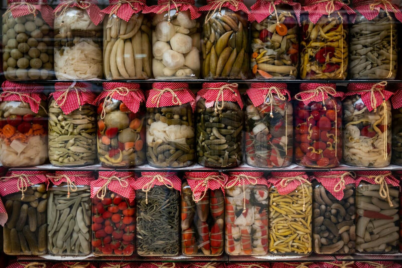A savanyúságok története és szerepe a világ konyháiban