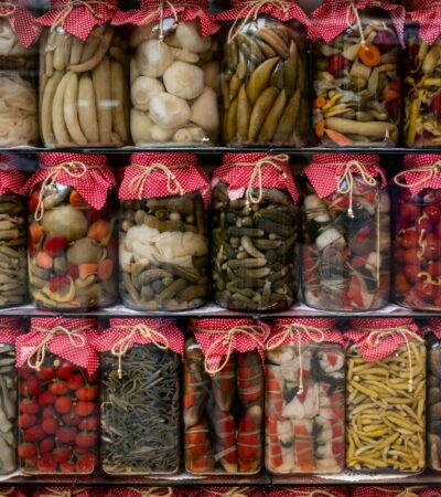 A savanyúságok története és szerepe a világ konyháiban